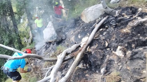 Na Komarči znova zagorelo, na kraj prihiteli gasilci (FOTO)