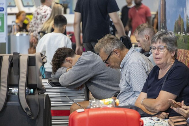Zaradi odpovedanega poleta kar dve noči spali na letališču, a kar je sledilo, jih je razburilo najbolj od vsega