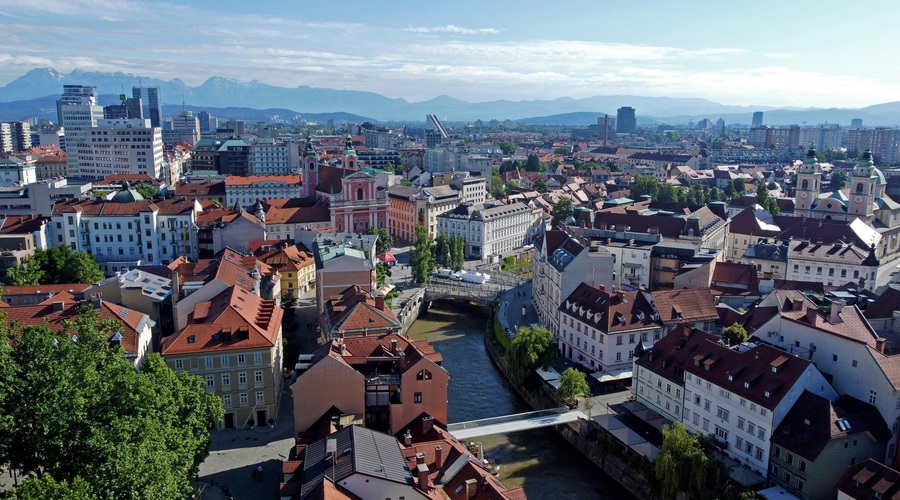 Ukrajinec povprašal Slovence, kakšno je življenje v Sloveniji: "Davki in stroški so visoki, ampak ..." (foto: Igor Kupljenik/Bobo)