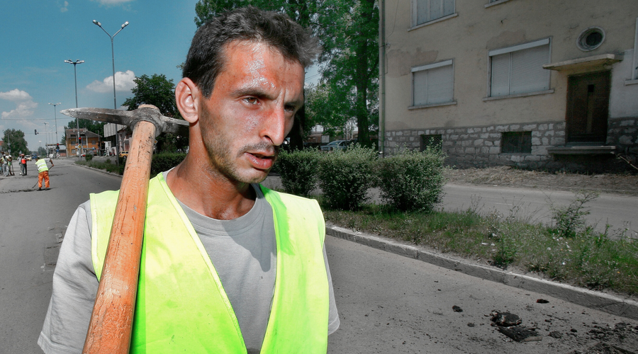 Se v Sloveniji ne splača delati? Mnogi šokirani zaradi višine prejemkov nekaterih Romov, kot so jih prikazali v Tarči (foto: Profimedia)