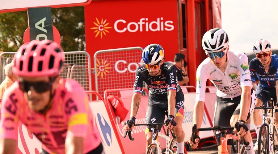 Roglič na 13. etapi prepolovil zaostanek za vodilnim O'Connorjem (foto: Profimedia)