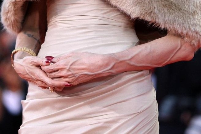 Angelina Jolie Benetke roke zile