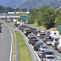 Karavanke predor zapora promet zastoj kolone