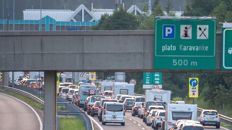 Karavanke predor zastoj gneca