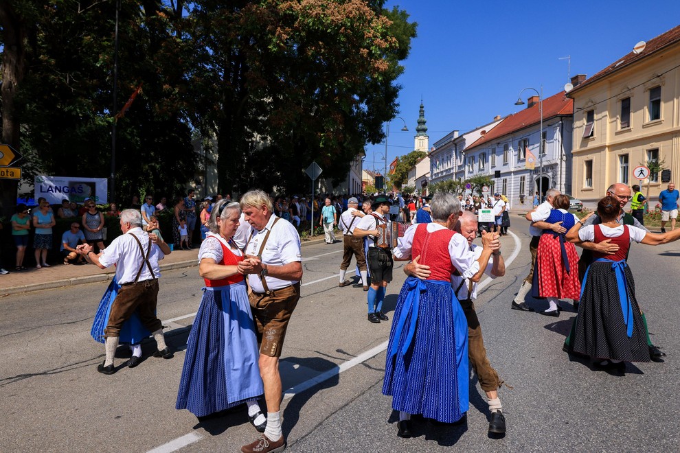 45. Lendavska trgatev dogodek vinska kraljica Lucija Šetar