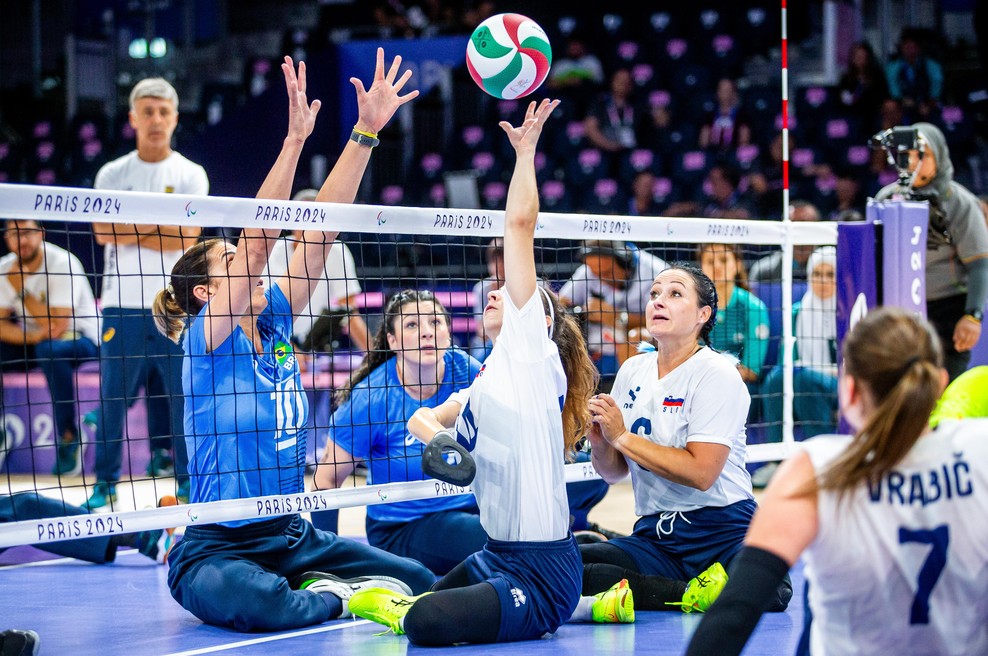 Naše odbojkarice v Parizu priznale premoč proti Brazilkam (foto: Bobo)