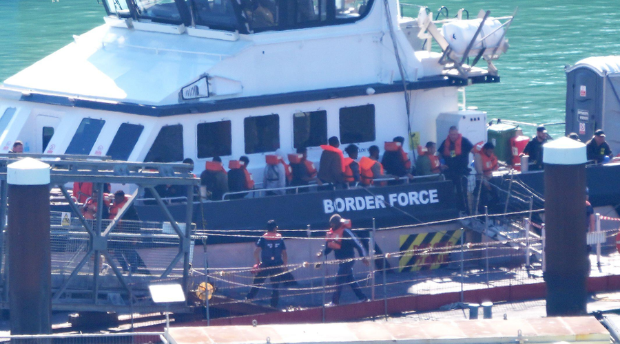 Tragedija na morju: v hudi nesreči umrlo 12 ljudi, več naj bi jih bilo v kritičnem stanju (foto: Profimedia)