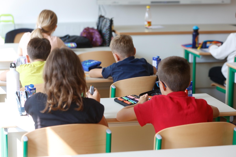 Sodišče ministrstvu za vzgojo in izobraževanje očita nepravilnosti: osnovnim šolam naj bi nakazovali denar za ...