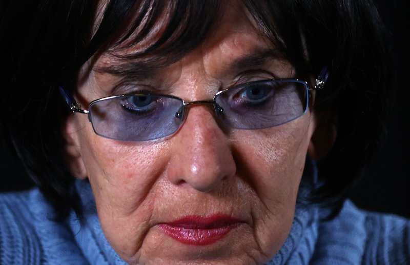 Umetnica Svetlana Makarovič je Prešernovo nagrado leta 2000 zavrnila. Kasneje jo je zahtevala nazaj, ministrstvo pa ji jo je izročilo. To ni bilo skladno z zakoni, so ugotovili na računskem sodišču.