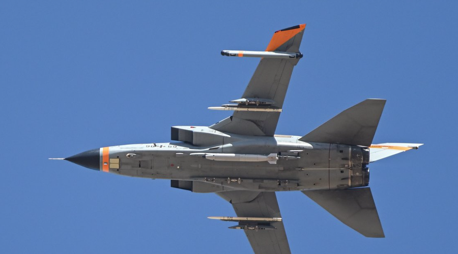 Nemški lovec Tornado, ki nosi jedrsko bombo. (foto: Omrežje X/TaskForce23)