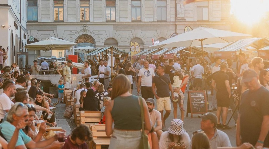 Pogačarjev trg bo pokal po šivih: znova bo dišalo po burgerjih in pivu (foto: Facebook/Pivo & Burger Fest)