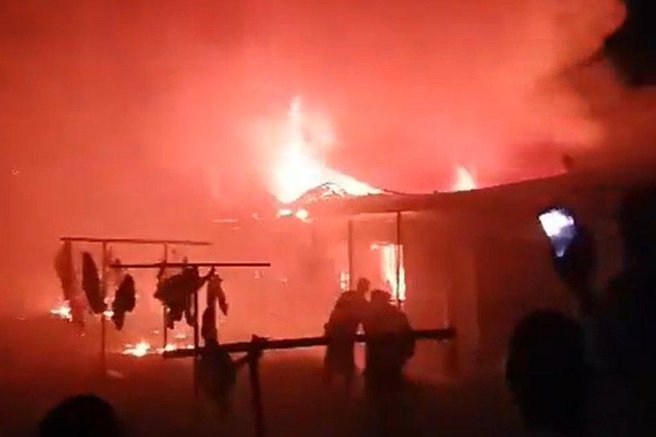 Tragedija za tragedijo: po smrtonosnem požaru v šoli za dečke zagorelo še v dekliški šoli