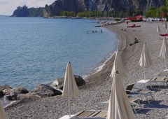Grozljivka v Italiji: 58-letni Slovenec prosil 18-letnici za fotografijo, a to še ni bilo najhuje