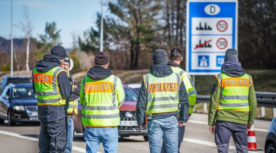 Nadzor na avstrijsko-nemški meji. (foto: Profimedia)