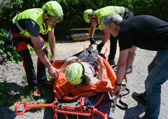 Štiričlanska družina obtičala na 1600 metrih: panično so klicali na pomoč, to je sledilo
