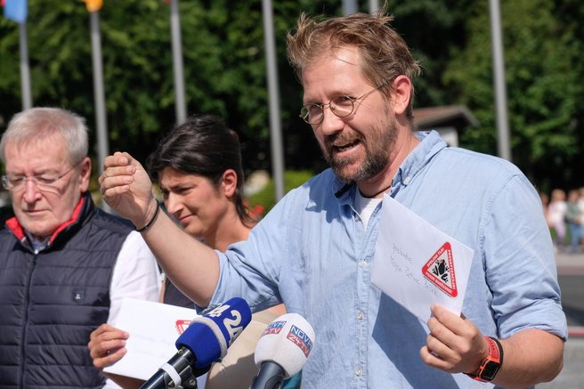 Glas ljudstva napovedal vložitev zakona za jasno ločitev javnega in zasebnega zdravstva