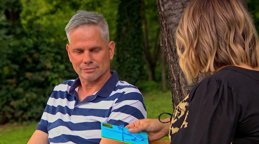 Ojoj, takšno smolo je imel Sandi Hribernik v hrvaškem šovu. Preostali kandidati so ga tolažili … (foto: rtl.hr/zaslonski posnetek)