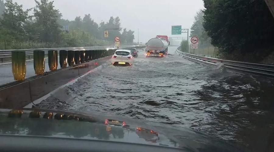 V četrtek so Slovenijo zajele močne padavine. (foto: Facebook/Neurje.si)
