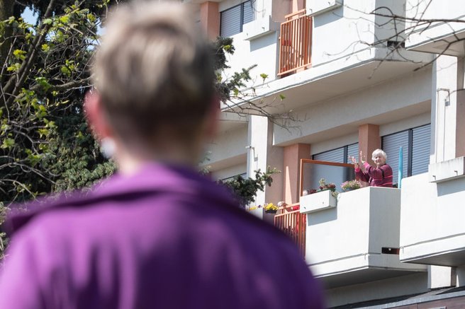 dom za starejše starostnica kader osebje zdravstveni delavci
