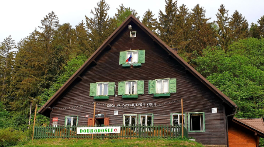 Koča na Žavcarjevem vrhu (foto: Bobby Markoja)