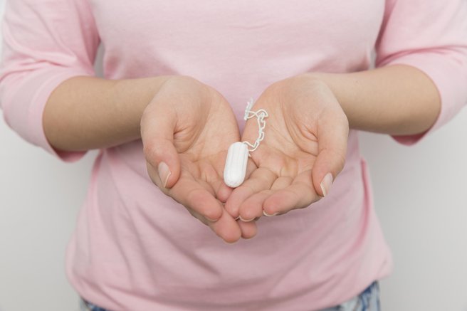 ženska tampon menstruacija