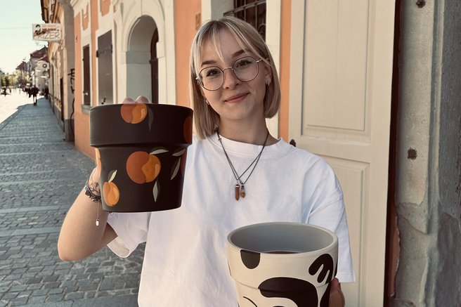Od blizu Teja Wenzel risanje ustvarjanje umetnica