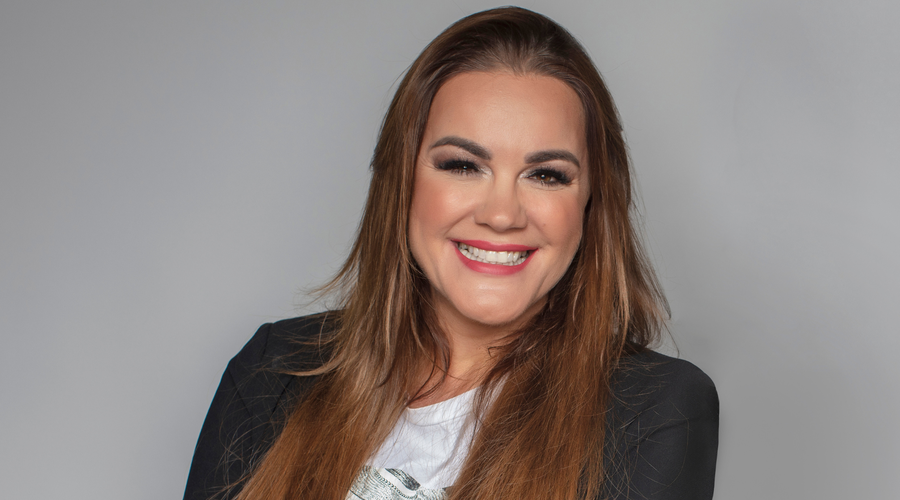 Rebeka Dremelj pokazala zelo staro družinsko zapuščino (oglasili so se številni) (foto: Dejan Nikolič)
