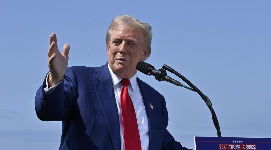 Zgodovina se ponavlja! Trump znova tarča napada (za njim stoji ...) (foto: Profimedia)