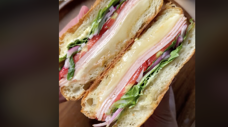Želite doma pripraviti slasten sendvič, boljši od kupljenih ali naročenih? To je recept, ki vas bo navdušil (foto: TikTok/nutrientmatters)