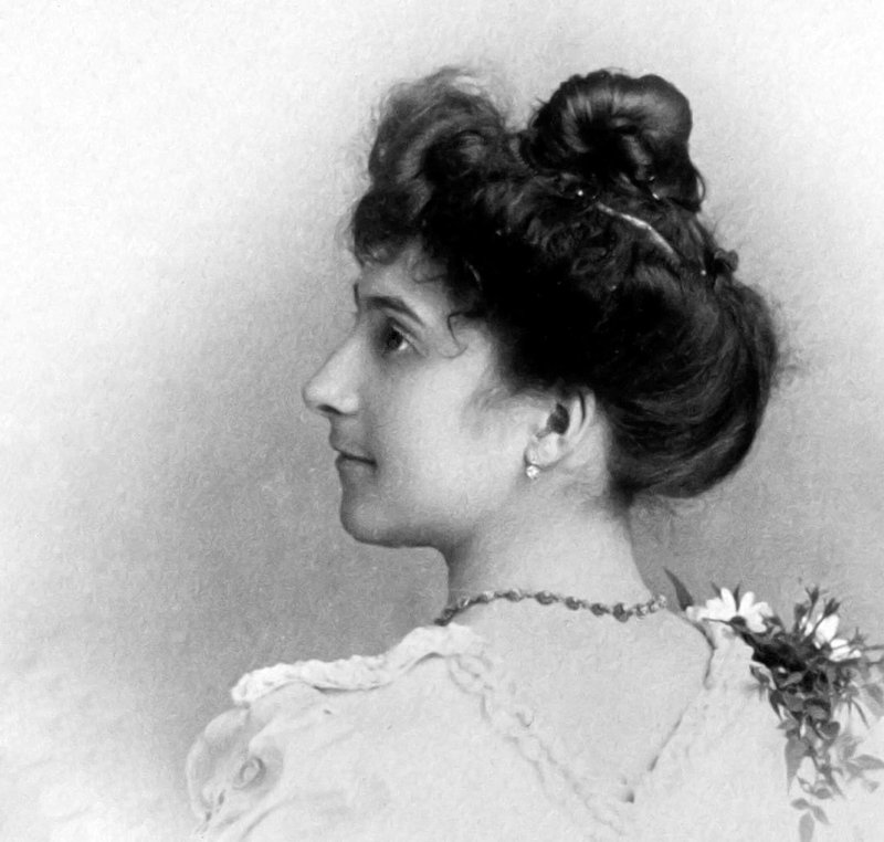 Jeanne Louise Calment (1875-1997) kot mlada ženska leta 1895.
