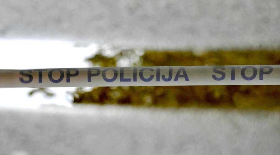 Streljal na soseda, ker je bil prepričan, da je zoper njega podal prijavo zaradi nezakonite gradnje (zadel pa otroka) (foto: Žiga Živulović j.r./Bobo)