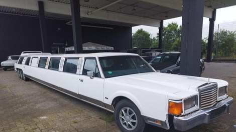 Prednji del limuzine Lincoln Continental