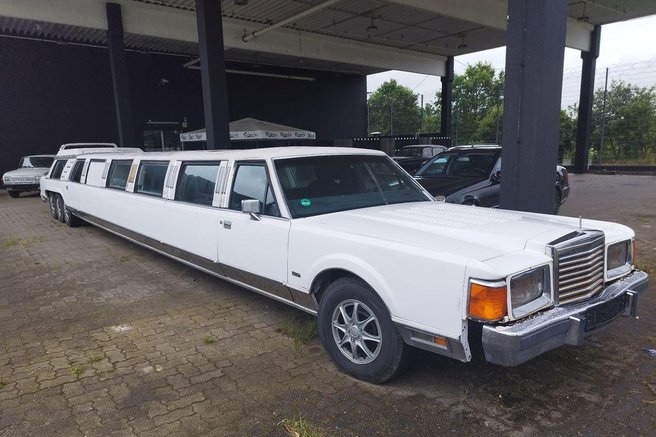 Prednji del limuzine Lincoln Continental
