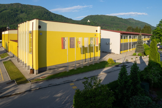 Prodaja alkohola v šolah? NIJZ temu nasprotuje