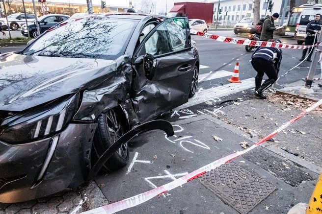 prometna nesreca razbitine avto