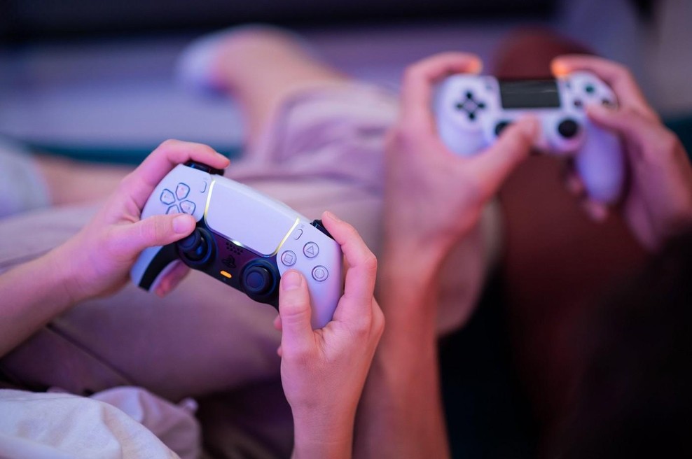 Če boste kupovali Playstation 5 Pro, ga boste želeli imeti v tej ekskluzivni barvni različici (foto: Profimedia)
