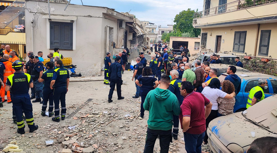 Tragedija pri sosedih: eksplozija plina zrušila stavbo, v kateri je bivala družina s tremi otroki (dva sta umrla) (foto: Profimedia)
