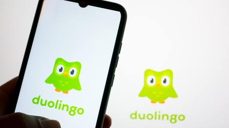 Aplikacija za učenje tujih jezikov Duolingo vas uči tudi glasbo – in zdaj ponuja še fizični pripomoček