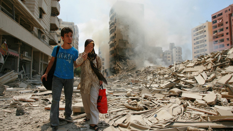 Arhivska fotografija iz leta 2006, ko so izraelska letala več dni bombardirala libanonsko prestolnico.
