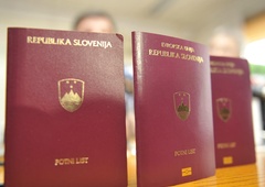 Znani najmočnejši potni listi na svetu: na katerem mestu je pristal slovenski?