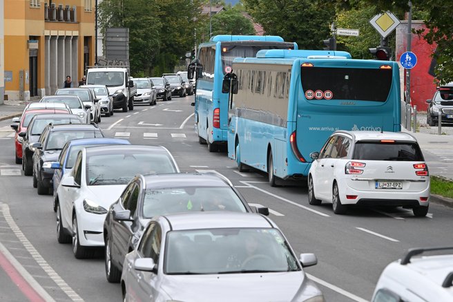 prevozi, avtobus, avtomobili