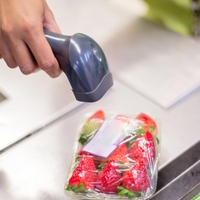 Skeniranje črtne kode v trgovini