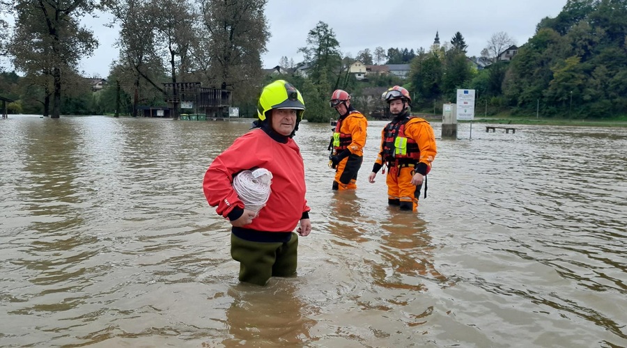 Po Sloveniji številne odkrite in poplavljene hiše – gasilci so spet imeli veliko dela: kdaj se bo vreme umirilo? (FOTO in VIDEO) (foto: Facebook/Župan Jože Papež)