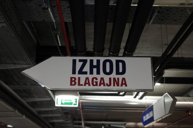 garazna hisa parkirišče