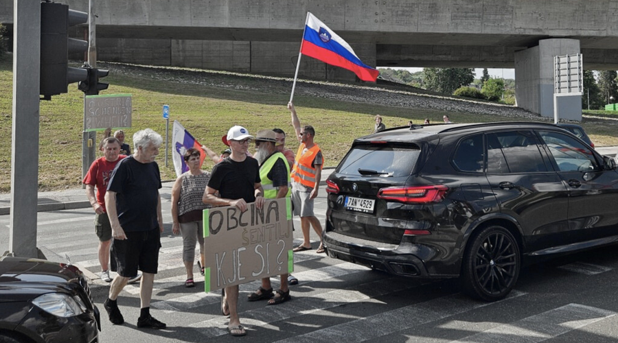 Krajani Šentilja imajo vsega dovolj: so edini kraj ob avtocesti pri nas, ki nima ... (foto: Andreja Seršen Dobaj/STA)
