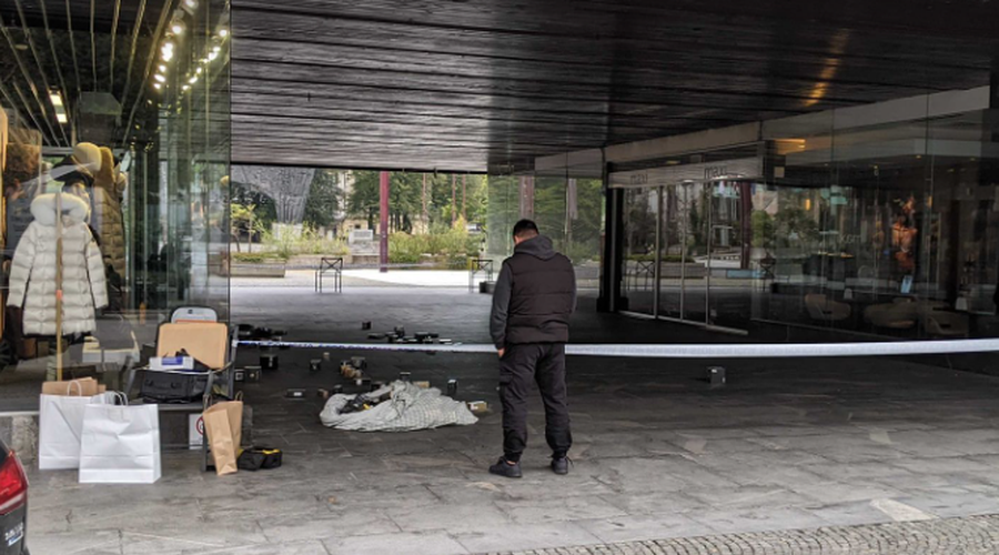 Policija prekinila molk glede drame pred trgovino Maximarket: neznana osumljenca sta ... (foto: Osebni arhiv)