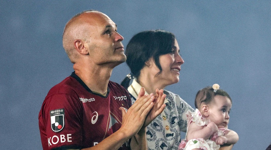 Legendarni Andres Iniesta v solzah: "Vsekakor bo nogomet ostal del mojega življenja." (foto: Profimedia)