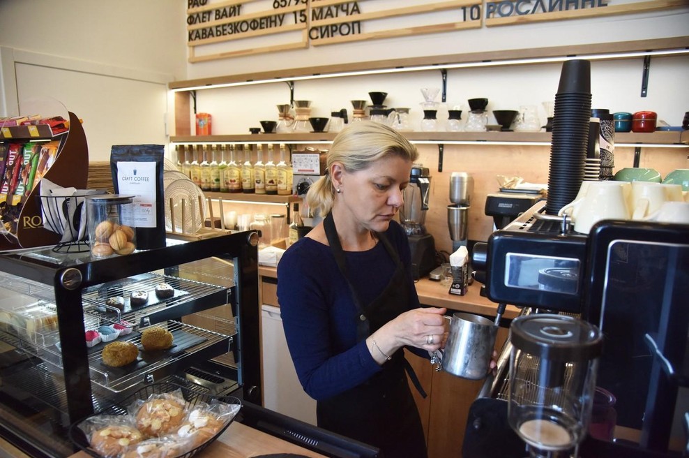 Sklenil je, da njegova kavarna ob nedeljah več ne bo odprta: razlog je res bizaren, goste pa je spraševal eno stvar (foto: Profimedia)
