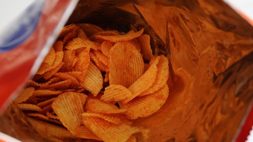 Neverjetno, a resnično: domači čips po receptu naših babic - ko enkrat poskusite tole, ga nikoli več ne boste kupili v trgovini