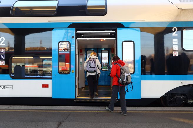 vlak slovenske zeleznice